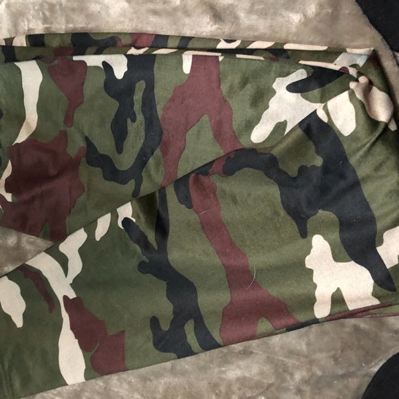 Size L Camo tights from Ardene - Picture 2 of 3